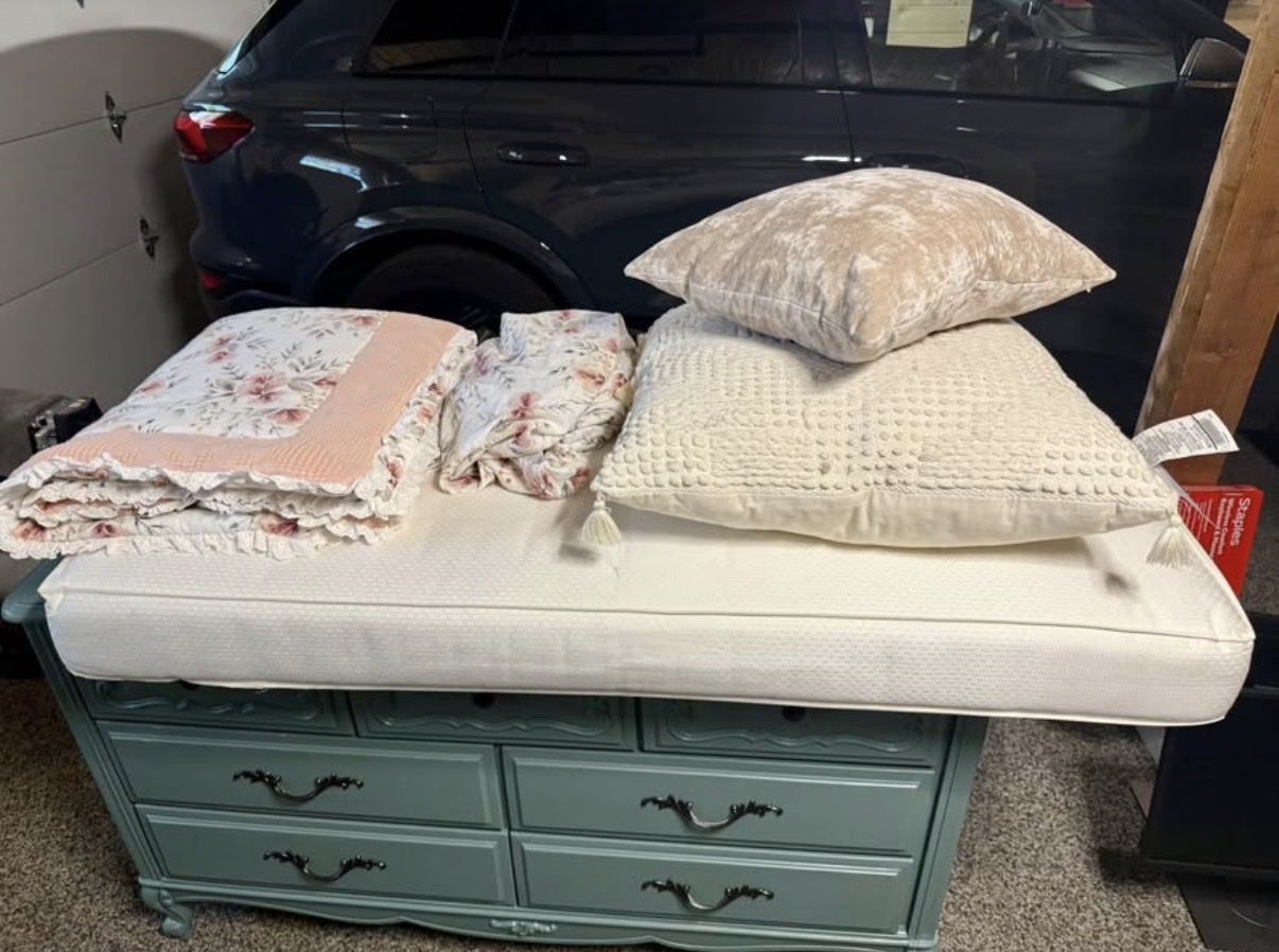 Crib/Toddler mattress with bedding set