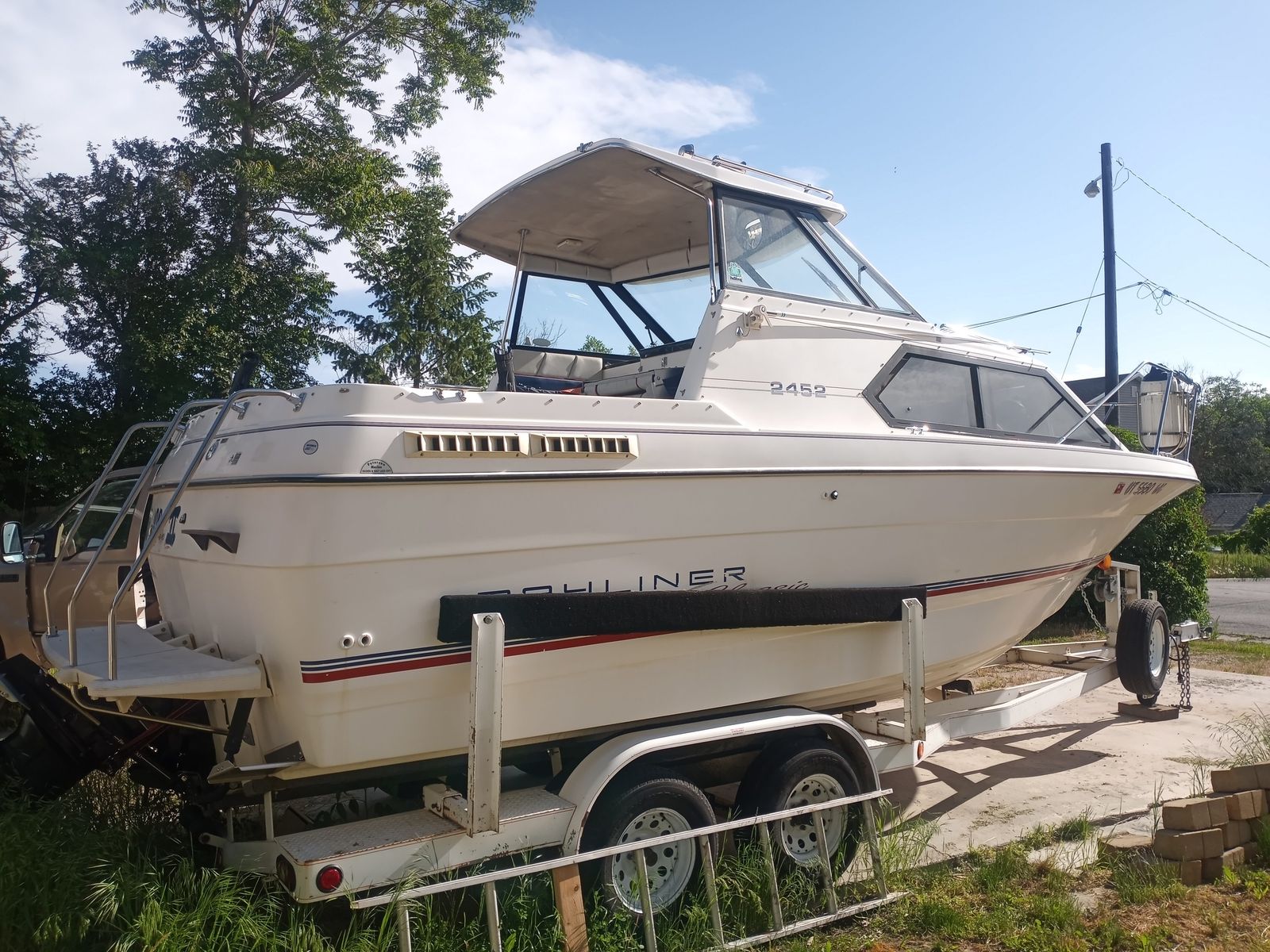 2452 Bayliner