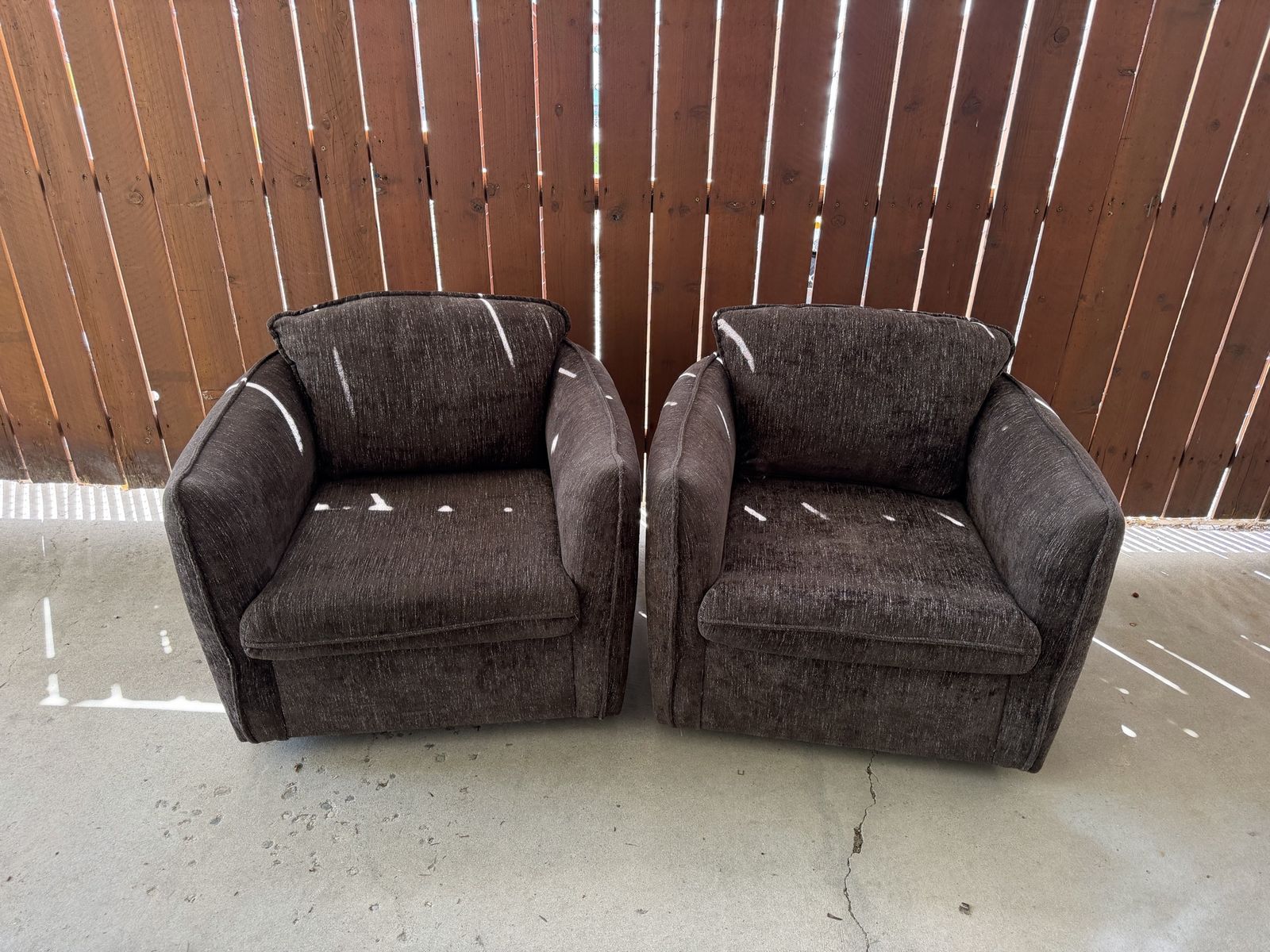 Set of brown chairs
