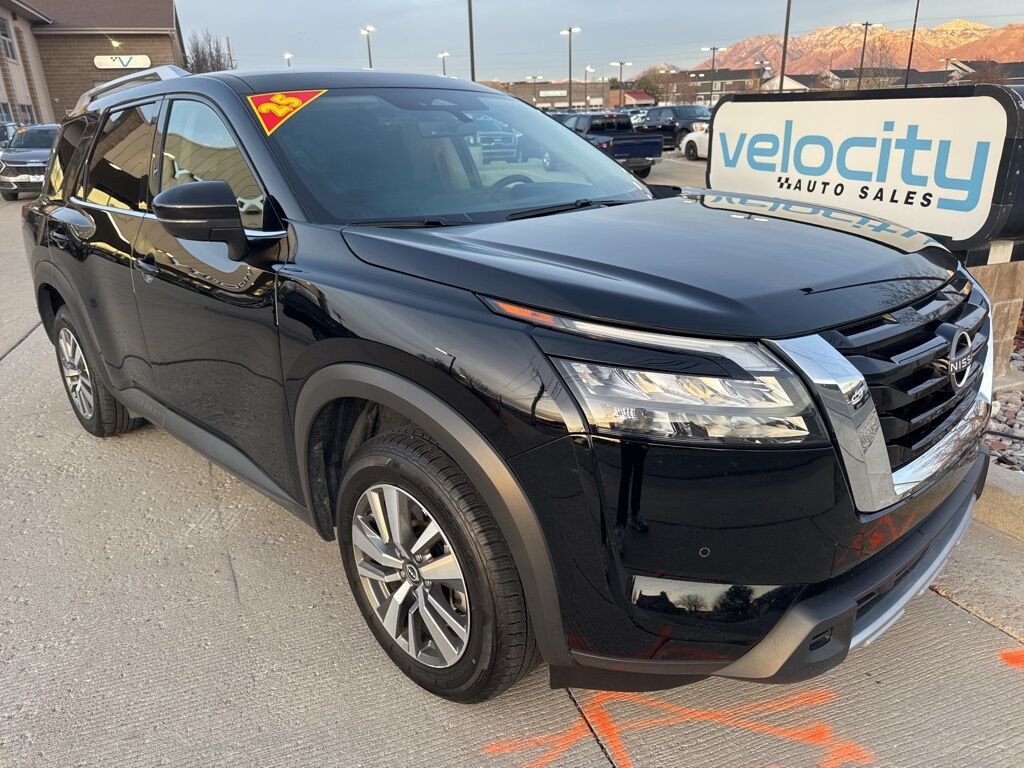 2025 Nissan Pathfinder SL