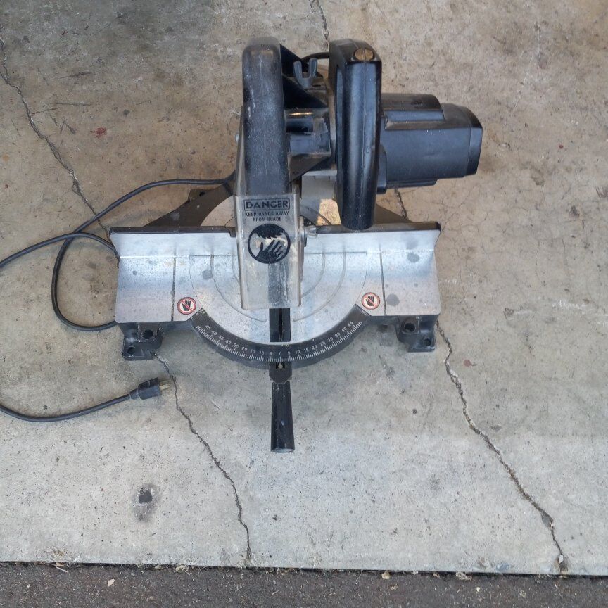 10.in black & dekker miter sow