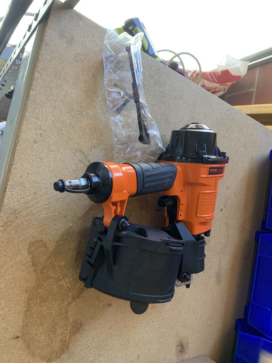 VEVOR Coil Siding Nailer MCN55,1 in. to 2-1/4 in. 15 Degree Pneumatic Siding Nail Gun, 70-120PSI Air Coil Nailer framing
