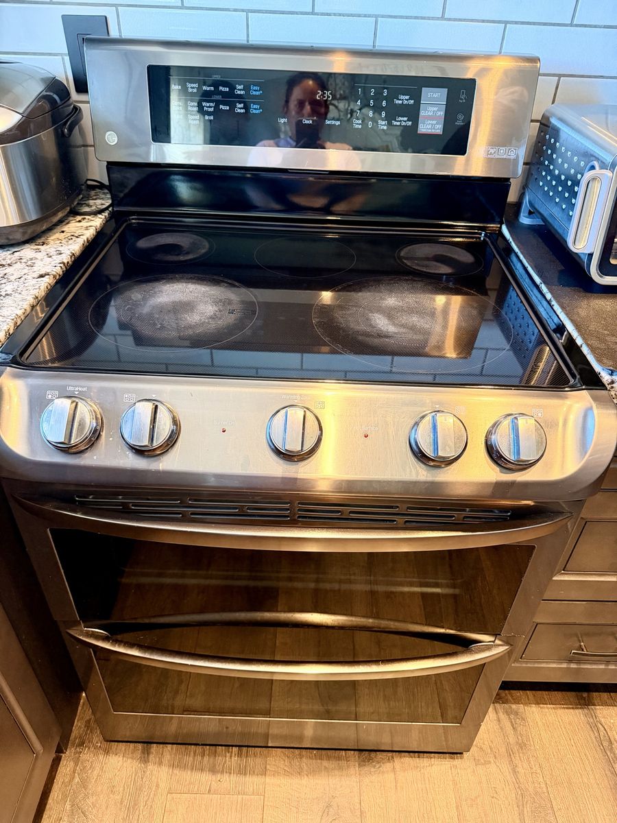 LG 30" black Stainless Steel Electric Double Oven Range with Smooth Cooktop - Model LDE4415