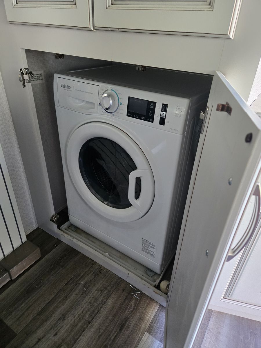 LIKE NEW RV/MARINE/APT WASHER/DRYER COMBO!!