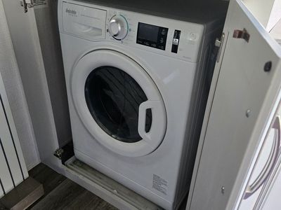LIKE NEW RV/MARINE/APT WASHER/DRYER COMBO!!