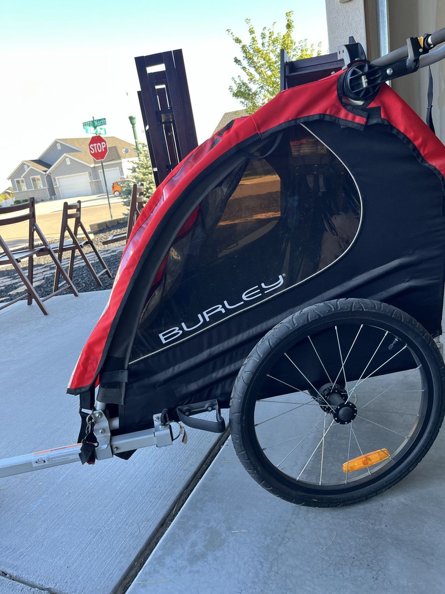 Burley Bee 2-Seat Kids Bike Trailer - Red/Black, Lightweight Design