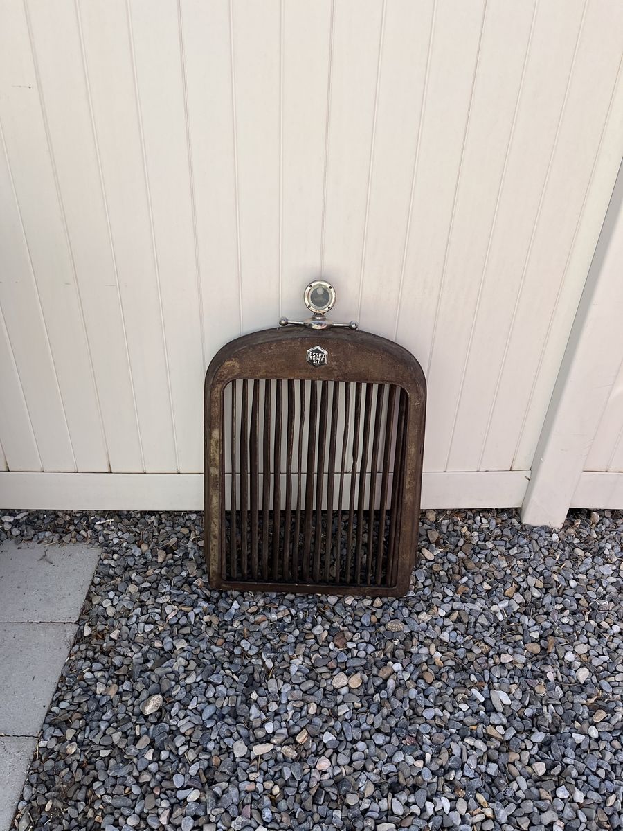 Vintage ESSEX SUPER SIX Radiator Grille w/ Motometer