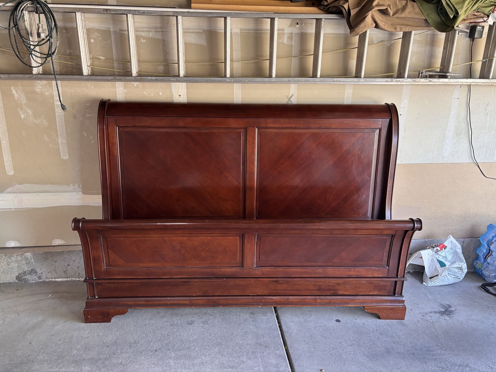 King Solid Wood Sleigh Bed – Cherry Finish