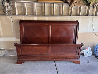 King Solid Wood Sleigh Bed – Cherry Finish