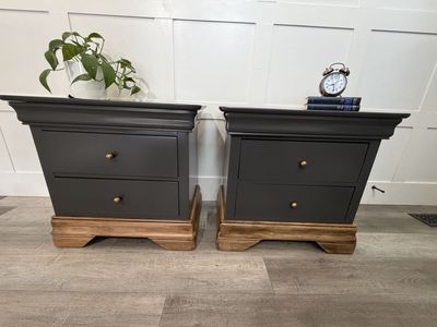 Beautiful Refreshed Broyhill Nightstands (pair)