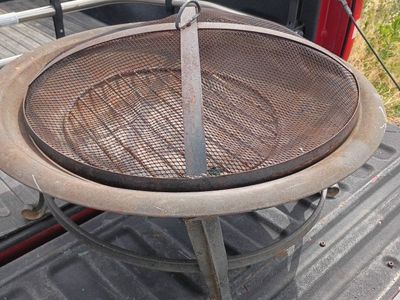 Rustic Outdoor Metal Fire Pit Bowl with Mesh Spark Screen and Stand