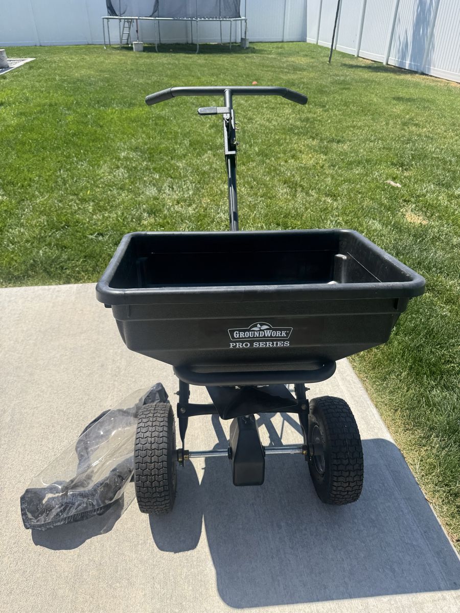 GROUNDWORK PRO SERIES Walk-Behind Broadcast Spreader