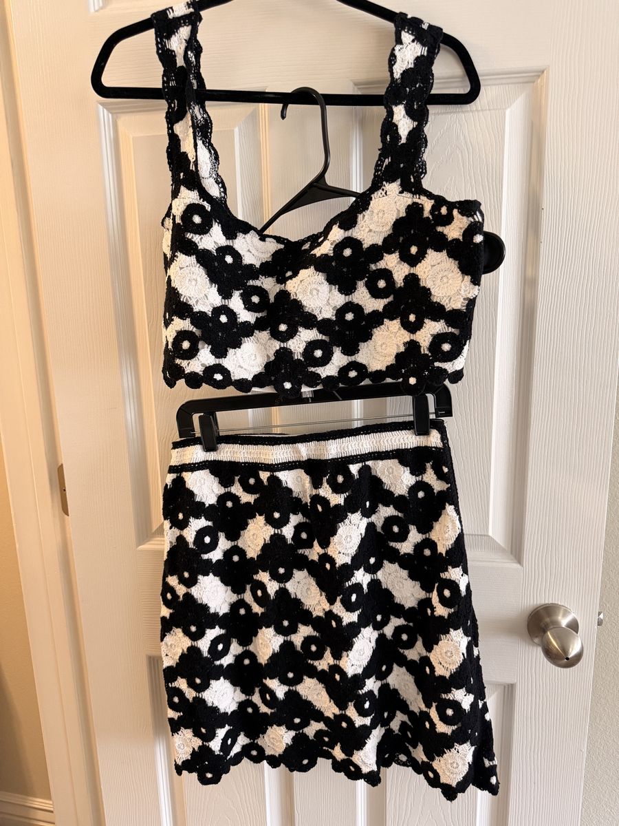 Avec Les Filles Black & White Crochet Two-Piece Skirt & Crop Top Set Size M/L
