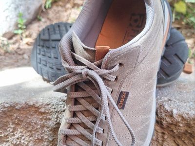 Nice Mens Oboz Bozeman hiking shoes sz 10