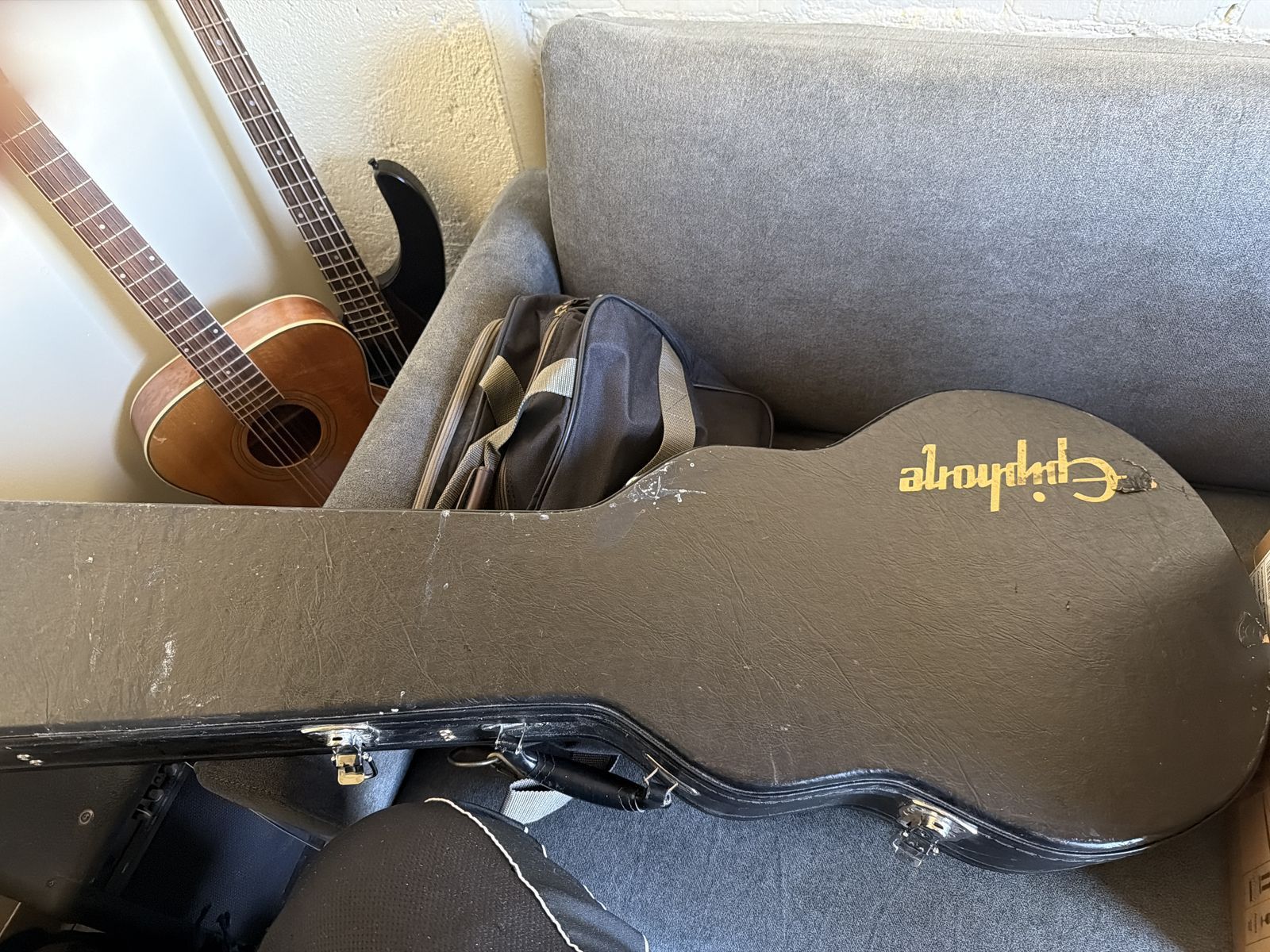 Epiphone Bass Guitar Hard Case - Black with Grey Plush Interior