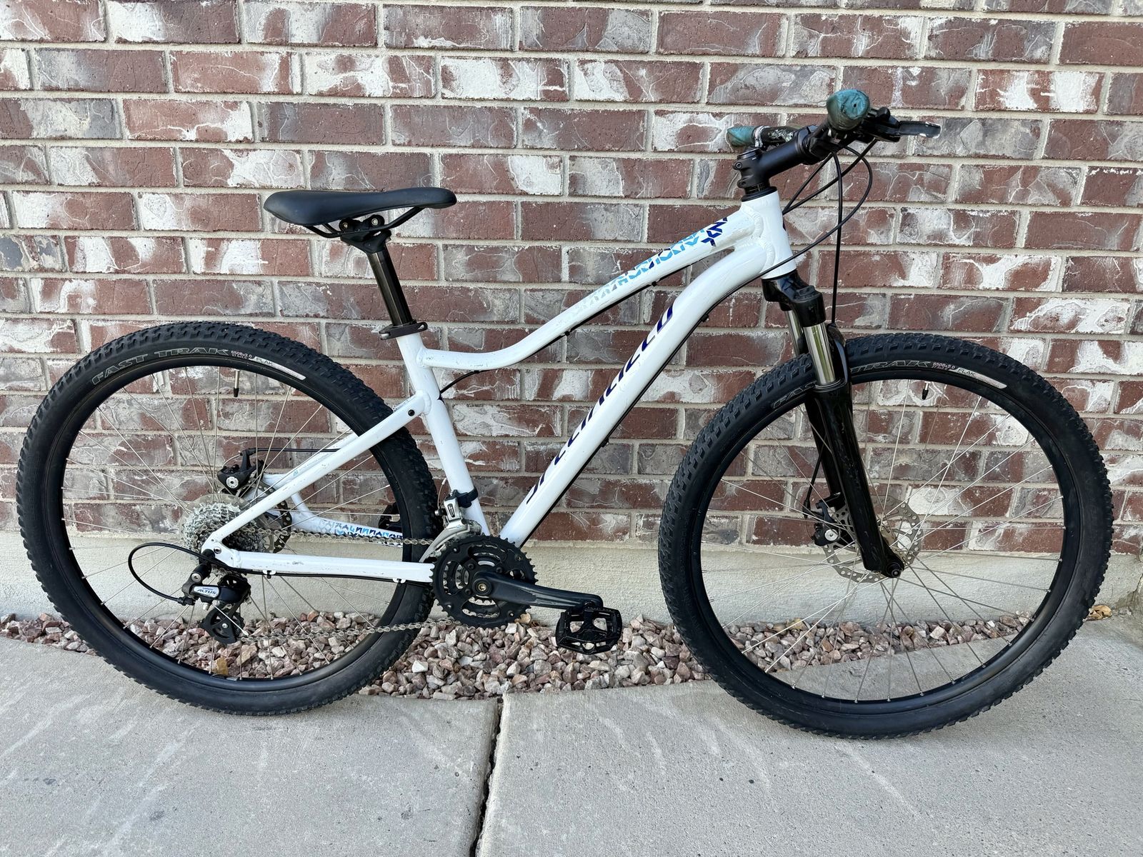 2016 Small Specialized Jynx 27.5 Mountain Bike