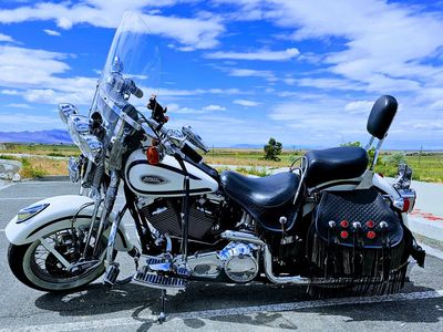 Harley-Davidson Heritage, Springer, Softtail 1997 Cruiser Motorcycle - White/Blue, Windshield, Saddlebags
