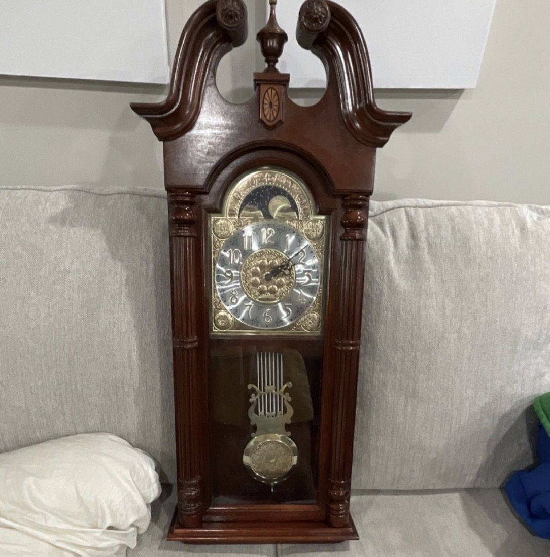 Howard Miller 620-226 Regulator Wall Clock.