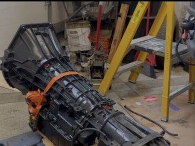 Transmission jack for diesel and lifted trucks