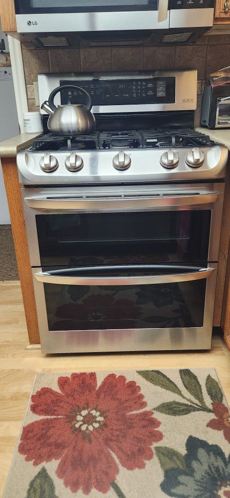LG Stainless Steel Double Oven Gas Range with EasyClean and Convection