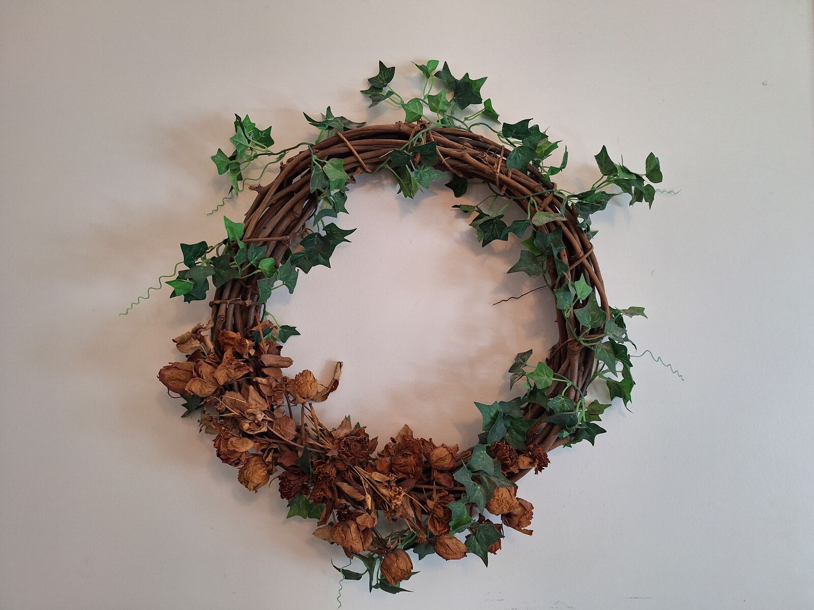18" Wreath Antique Coloring Dried Floral Green Ivy Decor