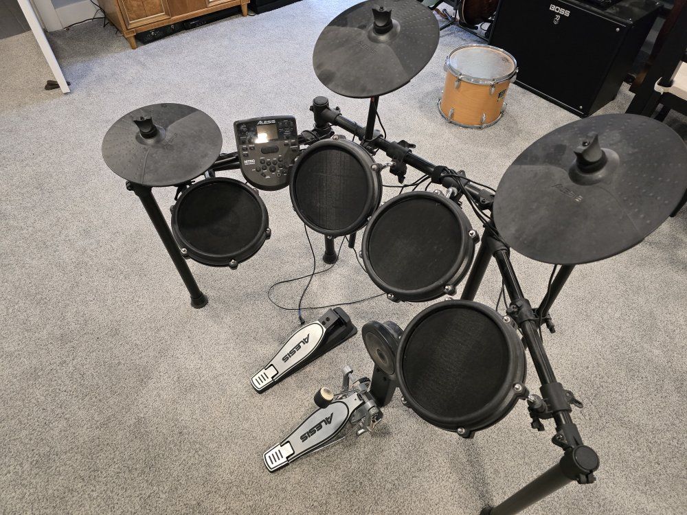 Alesis Nitro Mesh Kit Electronic Drum Set - Complete 8-Piece Kit with Mesh Heads