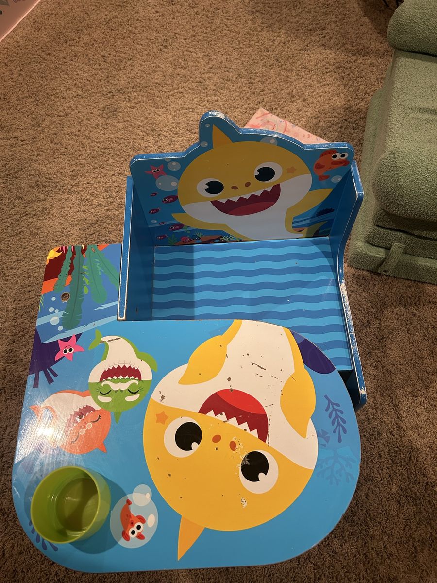 Baby Shark Table
