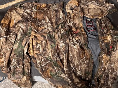 New Badlands Rain Jacket and Pants Set Size L