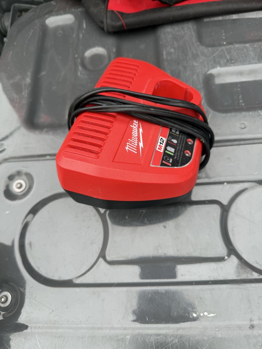 Milwaukee M12 charger