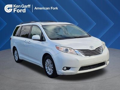 2017 TOYOTA SIENNA XLE 8-Passenger