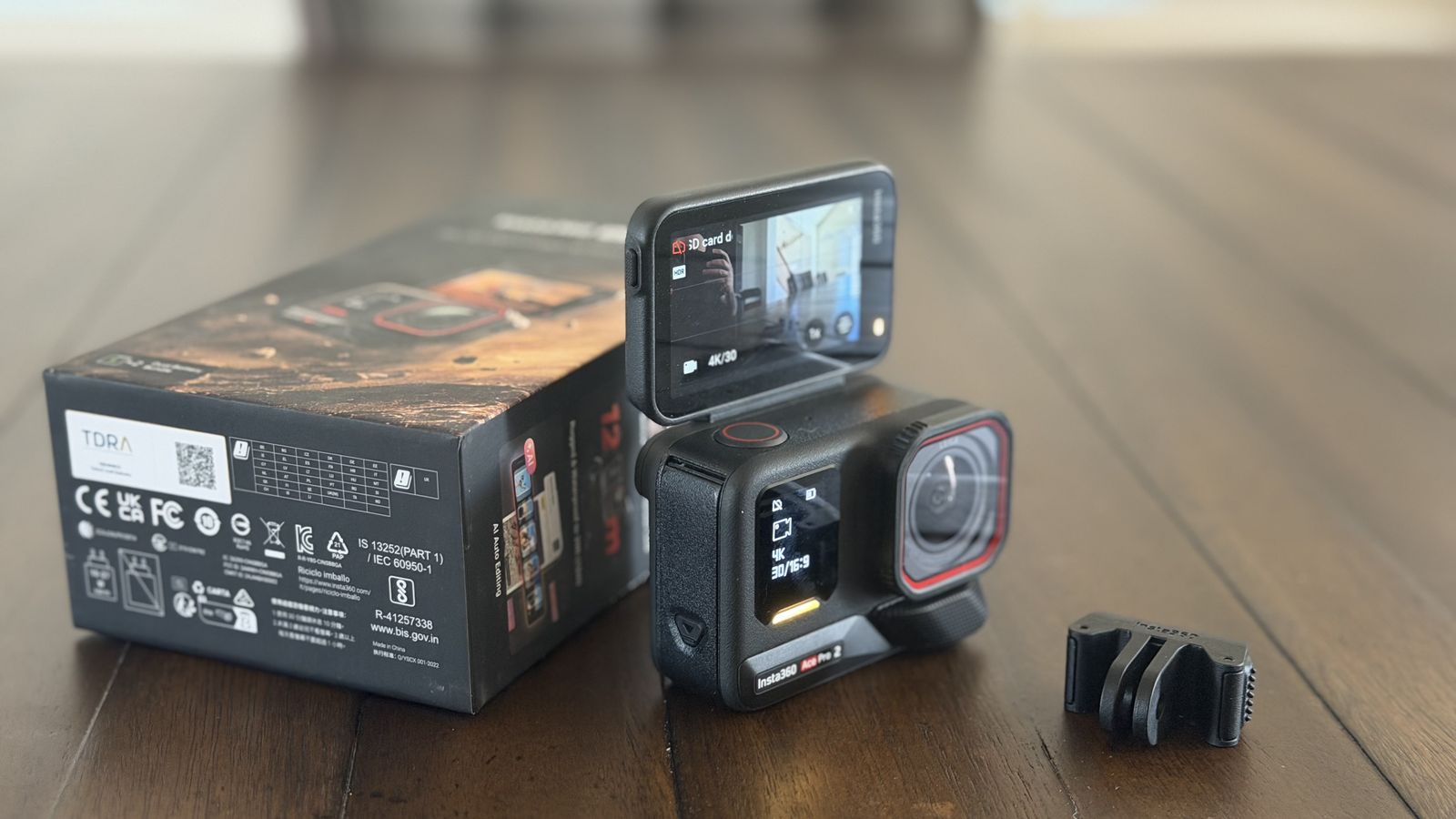 Insta360 Ace Pro 2 action camera Leica 2 batteries