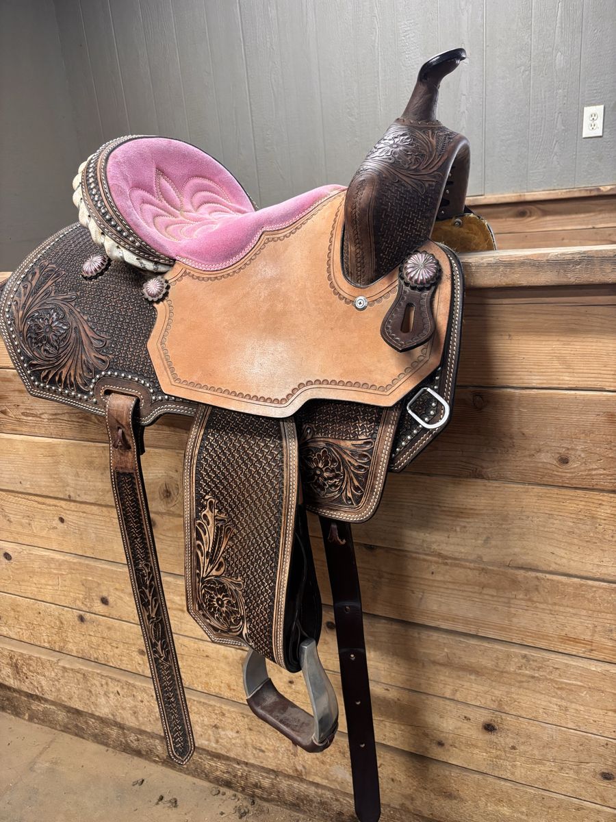 Schneiders Reno II pink barrel saddle plus matching back cinch 