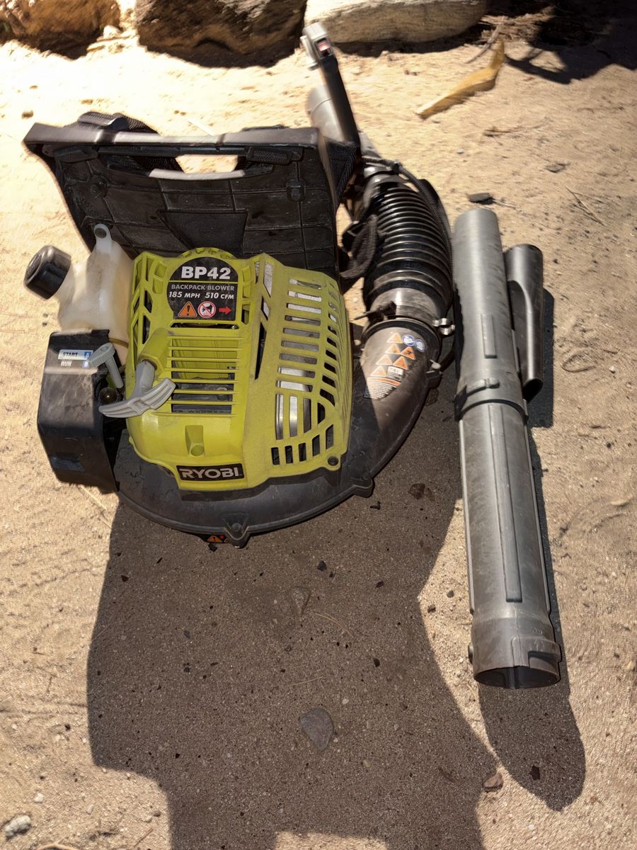 Ryobi BP42 42cc gas backpack leaf blower