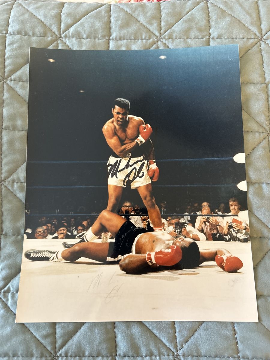 Muhammad Ali Autograph 8x10 Boxing Hand Signed Photo