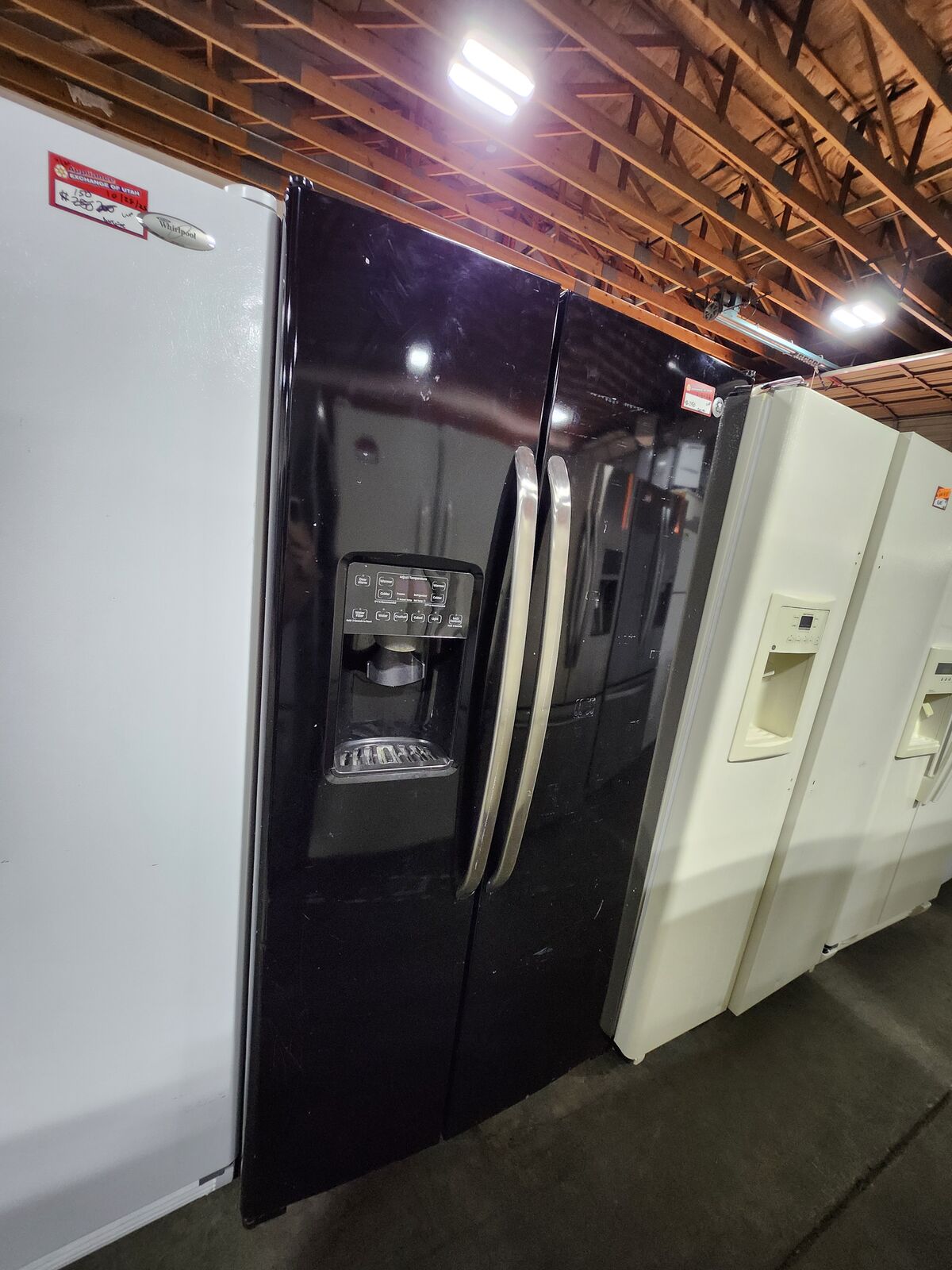 GREAT GLOSSY GE SIDE BY SIDE FRIDGE! W-WARRANTY