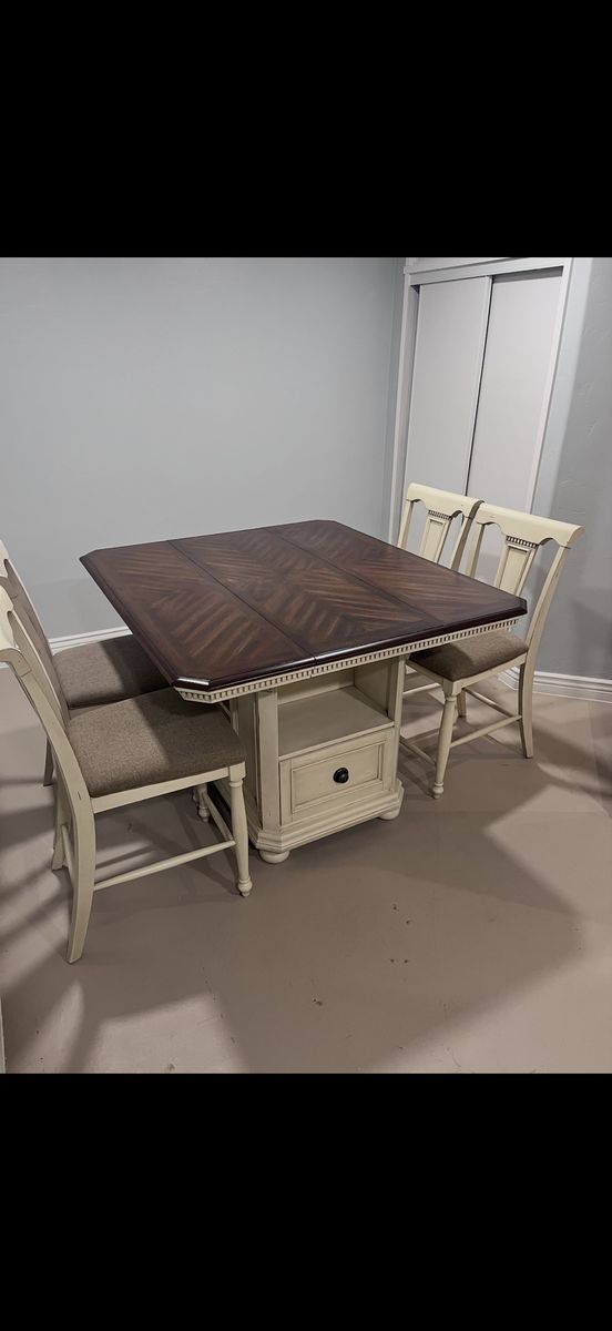 Kitchen Table and 4 chairs