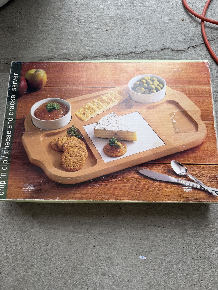 Chip 'n Dip Cheese and Cracker Server (New in Box)