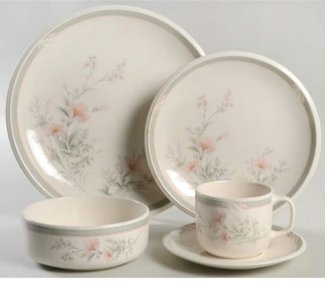 Deerfield by Noritake 5 piece place settings