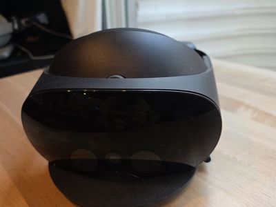 Meta Quest Pro - Complete Bundle (Headset, Controllers, Charging Dock)