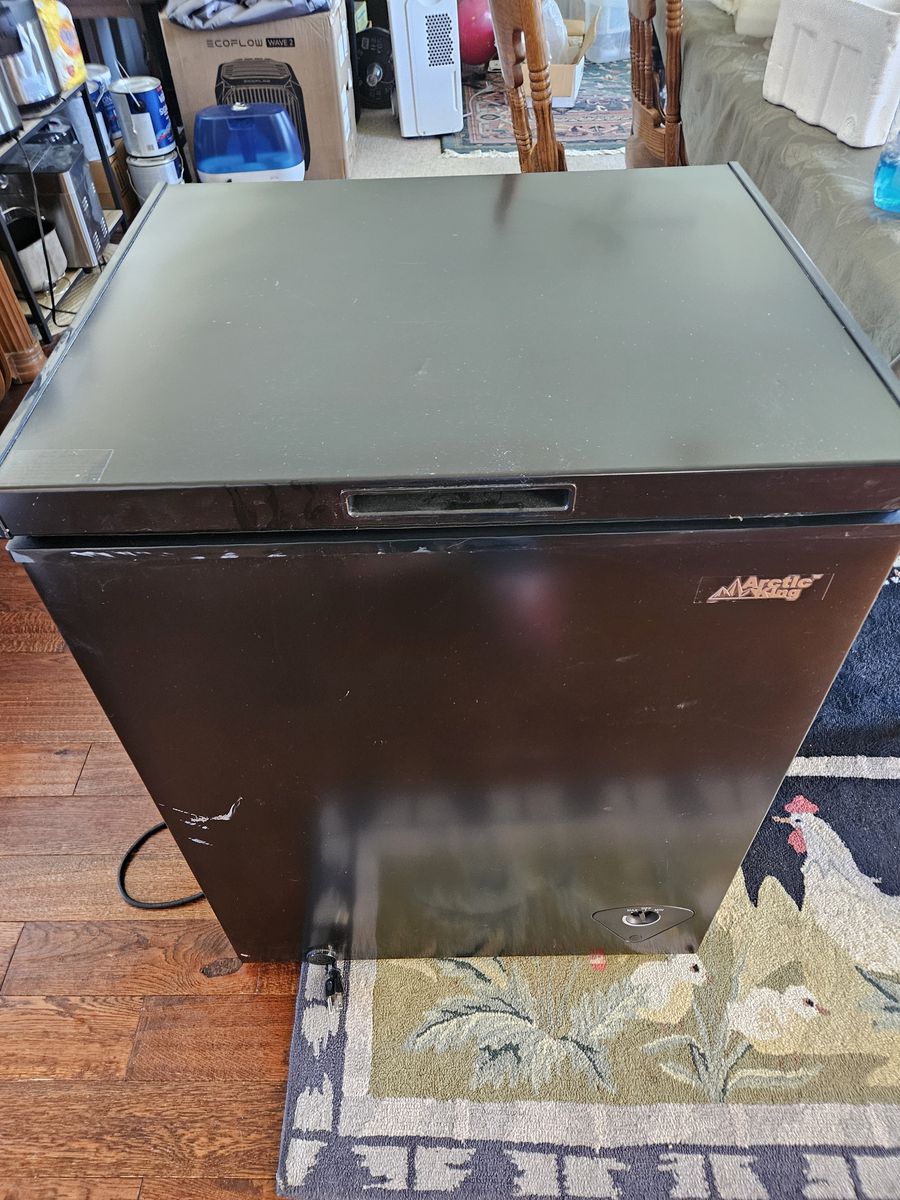 Arctic King 5.1 Cu. ft. Chest Freezer, Black