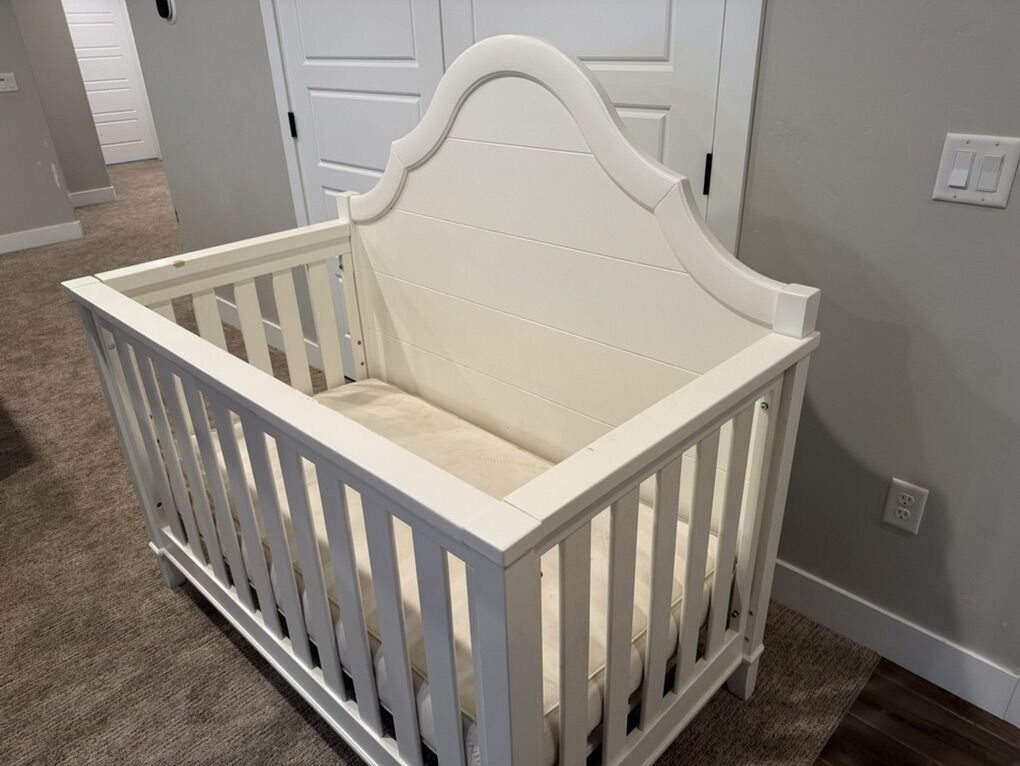 Bassett Ava Crib