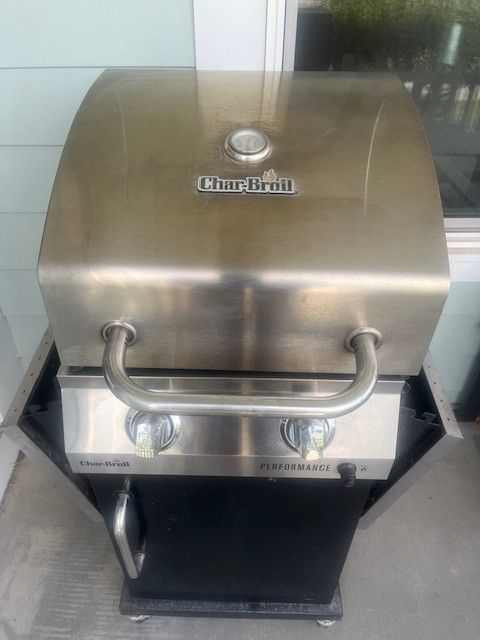 CharBroil BBQ - 2 burners