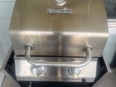 CharBroil BBQ - 2 burners
