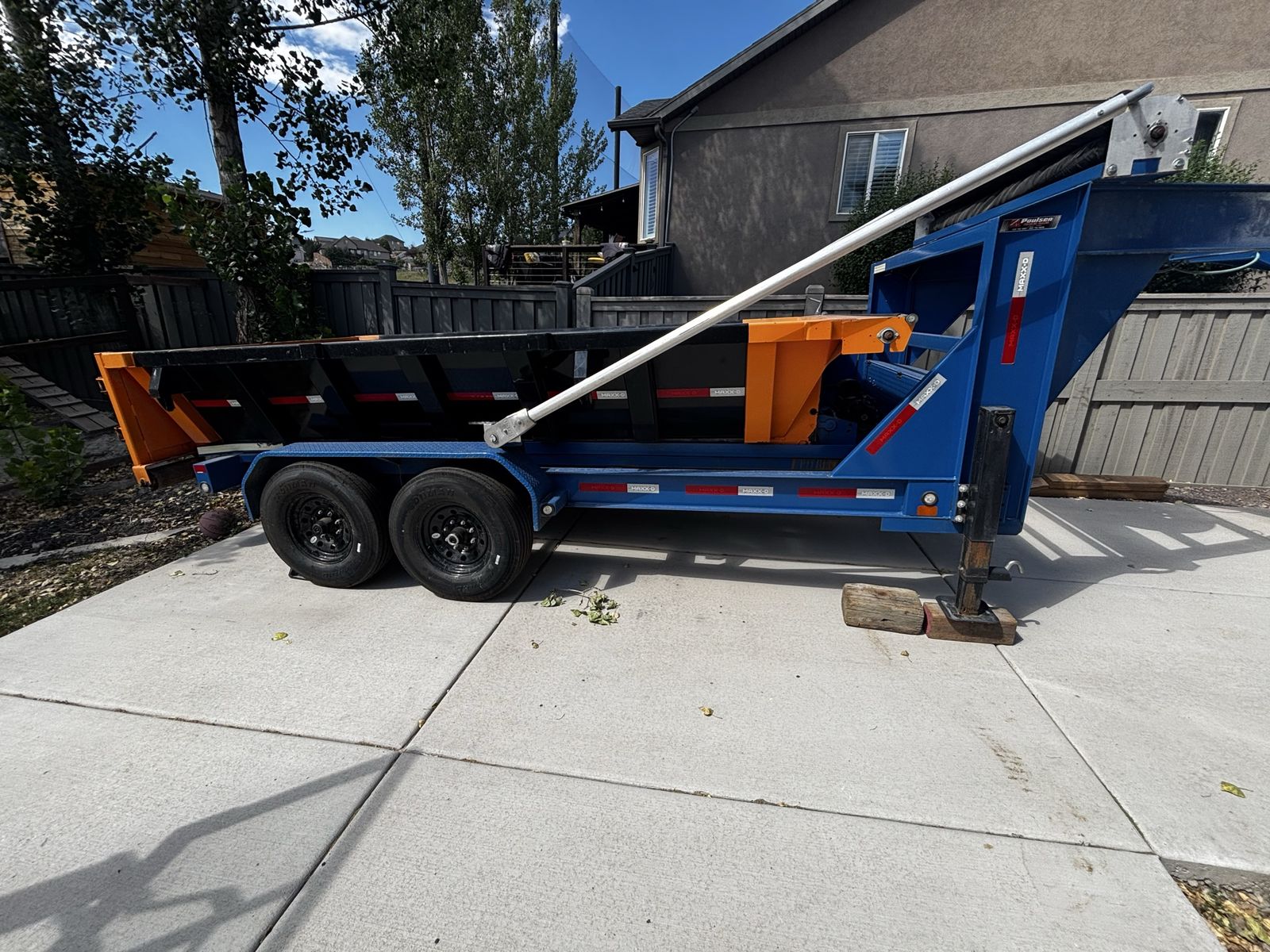Maxx-D Gooseneck Dump Trailer - Blue/Black Dual Axle Heavy Duty