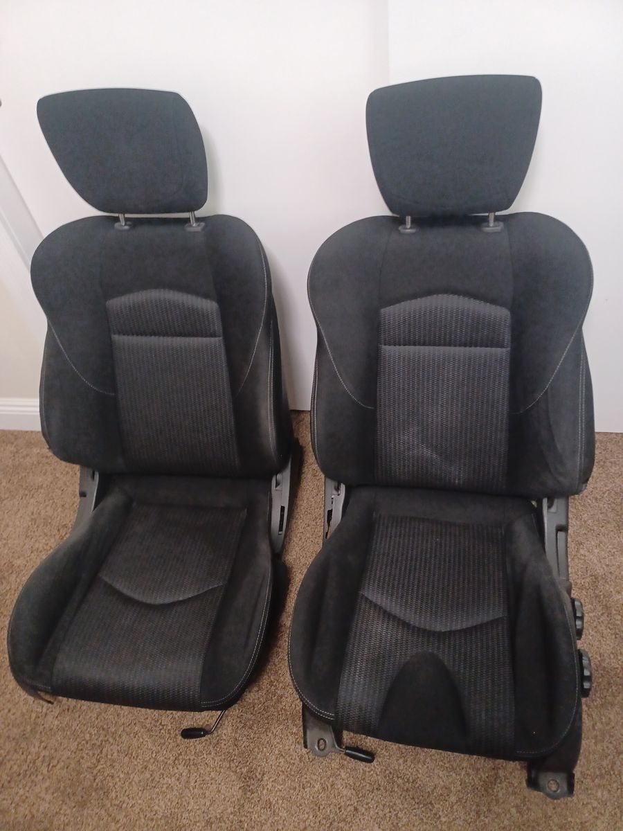 370Z seats from 2017 black