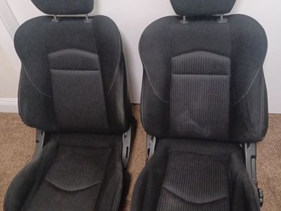 370Z seats from 2017 black
