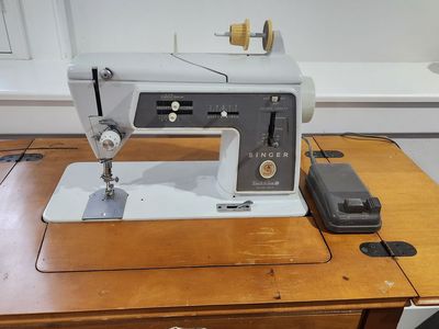 Singer Sewing Machine 600E