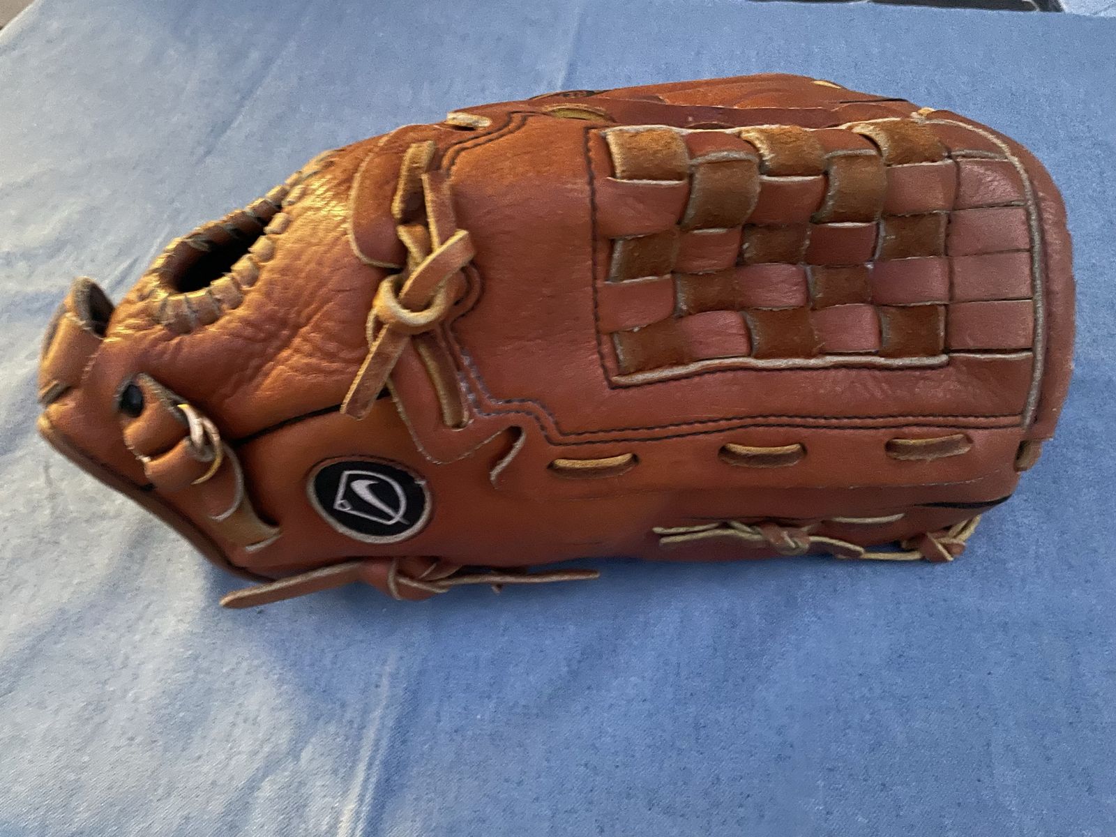 Nike Keystone - Diamond Ready KDR1400 RHT Leather Baseball Softball Glove 14”.