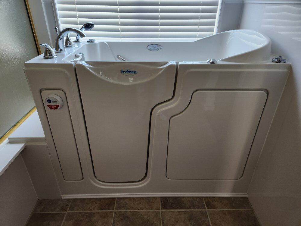 Walk-In-Bathtub w/ Spa Excellent Condition