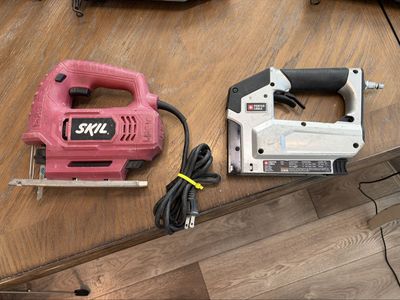 Skil 4295 Jigsaw & Porter Cable TS056 Stapler Combo